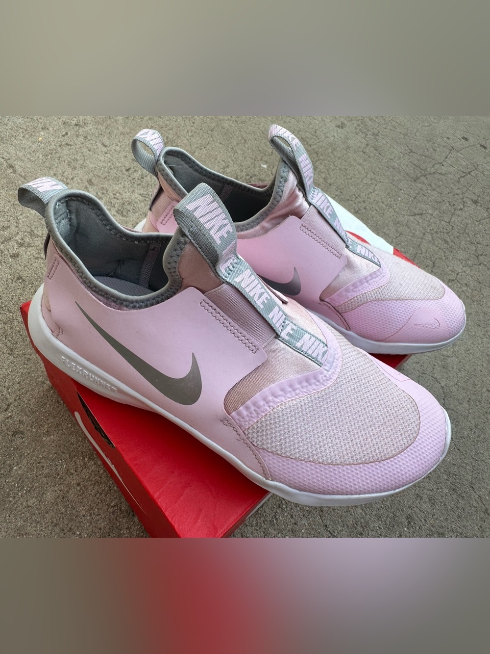 Nike FLEXRUNNER / Pink Slip-On Athletic Shoes